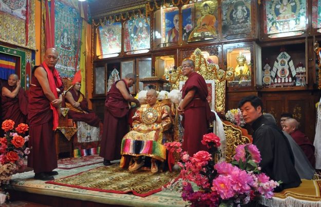Hal yang Berkaitan dengan Karma Kagyu Institusi Agama Buddha di Asia